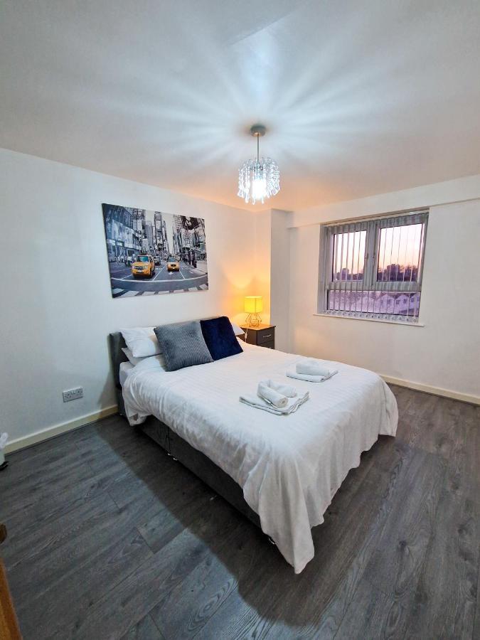 Spacious Apartment For Holiday And Contractor Groups In Salford - Private Parking - By Nmb Serviced Accommodation Manchester Eksteriør billede