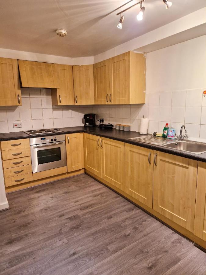 Spacious Apartment For Holiday And Contractor Groups In Salford - Private Parking - By Nmb Serviced Accommodation Manchester Eksteriør billede