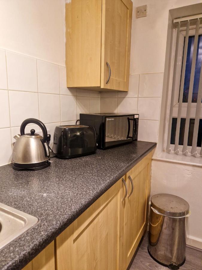 Spacious Apartment For Holiday And Contractor Groups In Salford - Private Parking - By Nmb Serviced Accommodation Manchester Eksteriør billede