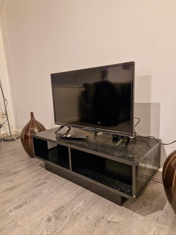 Spacious Apartment For Holiday And Contractor Groups In Salford - Private Parking - By Nmb Serviced Accommodation Manchester Eksteriør billede