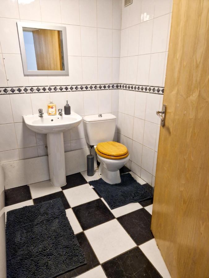 Spacious Apartment For Holiday And Contractor Groups In Salford - Private Parking - By Nmb Serviced Accommodation Manchester Eksteriør billede