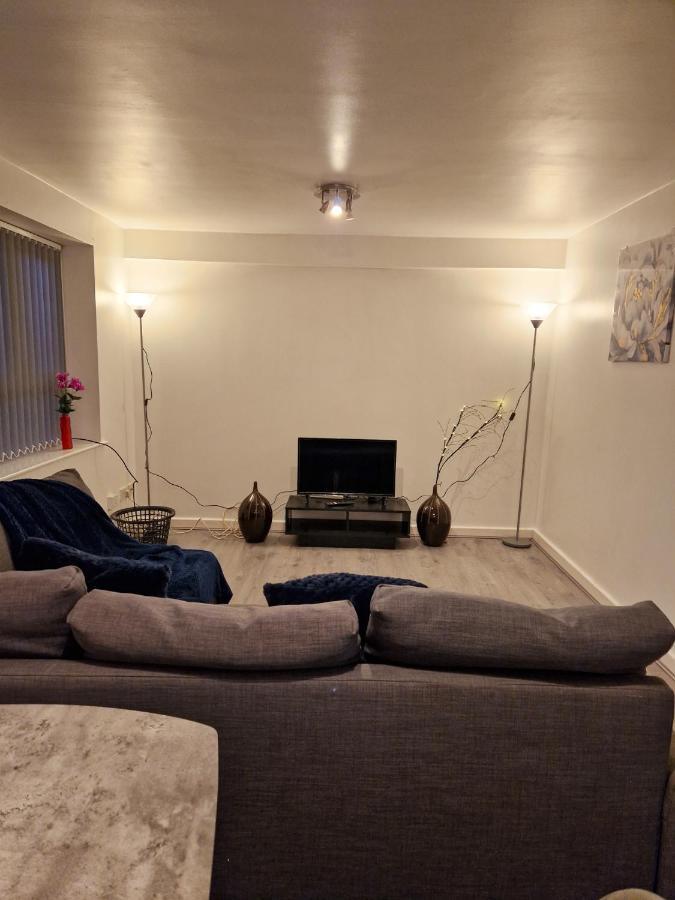 Spacious Apartment For Holiday And Contractor Groups In Salford - Private Parking - By Nmb Serviced Accommodation Manchester Eksteriør billede