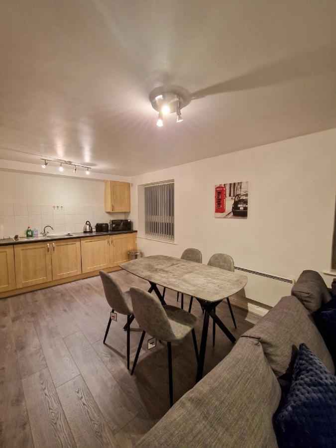 Spacious Apartment For Holiday And Contractor Groups In Salford - Private Parking - By Nmb Serviced Accommodation Manchester Eksteriør billede